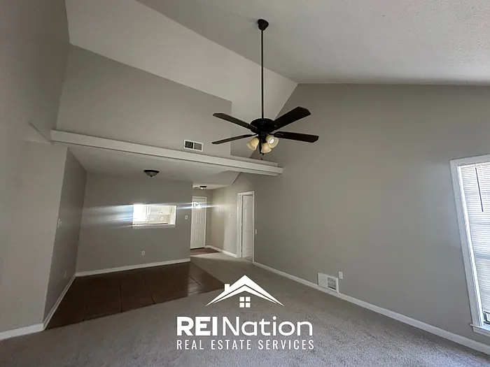 3 bed, 1.5 bath, 1211 sqft, $1,275 — Photo 2