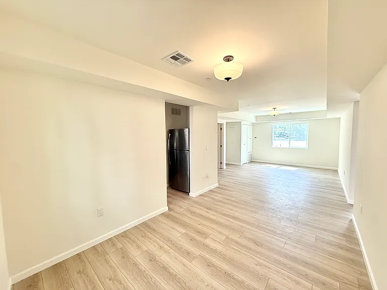 14606 Gilmore St #3 — Photo 2