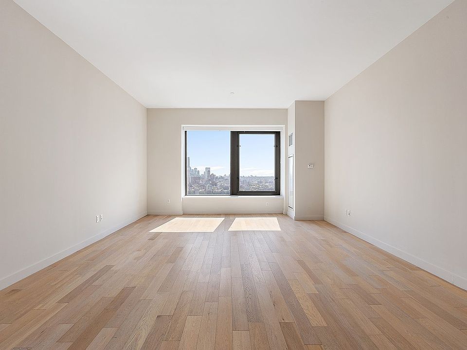 1st image of 75 Wall St APT 36R