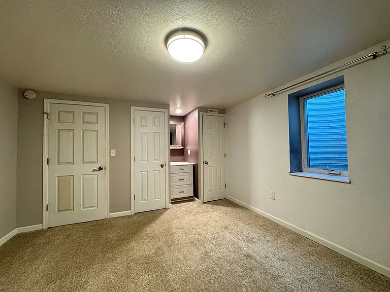 609 Duke Ln — Photo 16