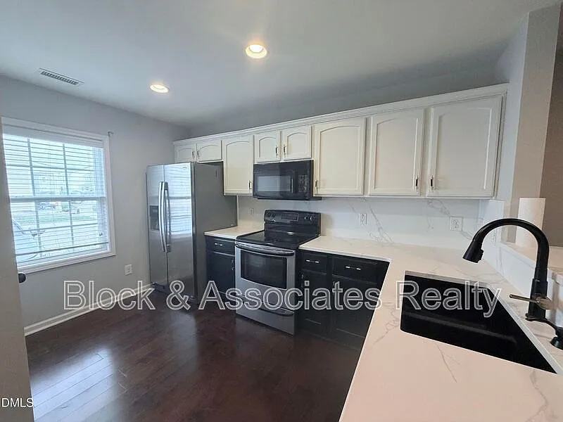 2 bed, 2.5 bath, $1,700 — Photo 2