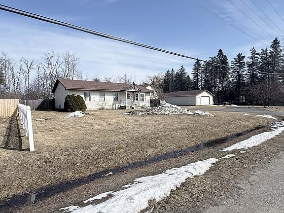 2nd image of 1040 Wayne Rd