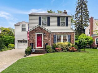 212 Fernwood Ter, Garden City, NY 11530
