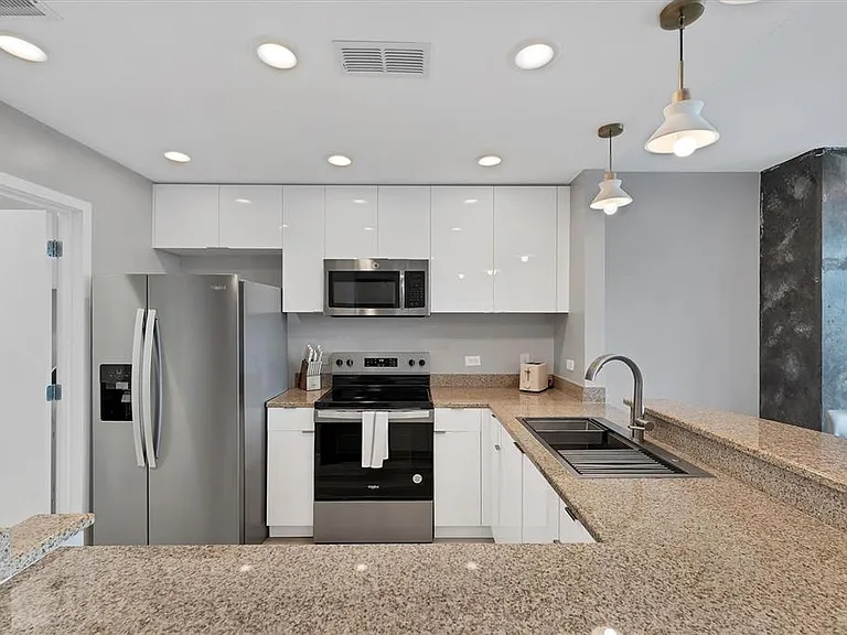 525 E Jackson St #705 — Photo 12