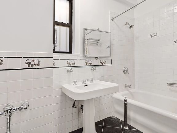 5th image of 314 W 77th St