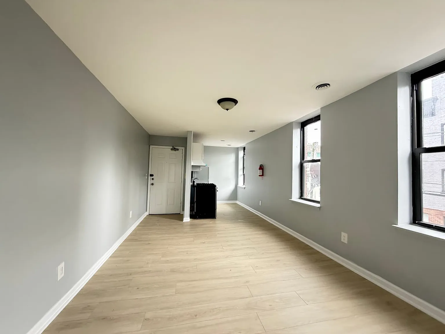 1 bed, 650 sqft, $2,100 — Photo 2