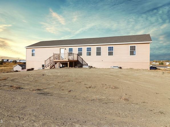 906 Green Ridge Dr, Watford City, ND 58854