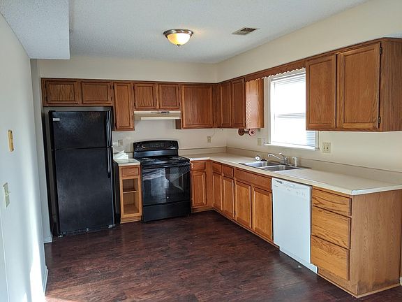 5th image of 423 Lee Dr