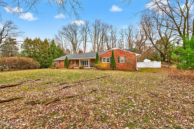 3rd image of 7 N Maple Lane