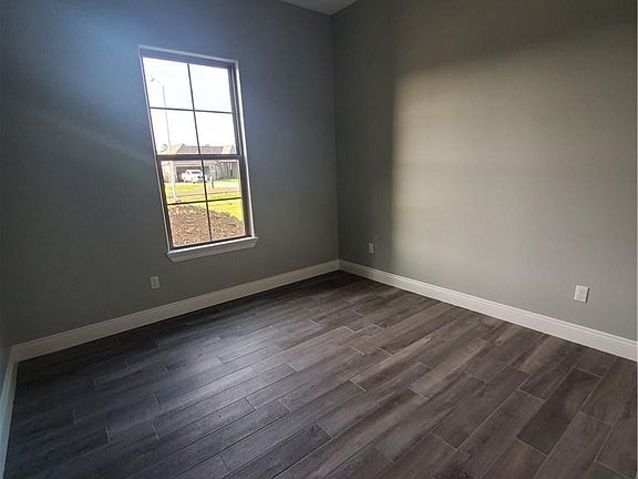5th image of 1488 Cameron Dr