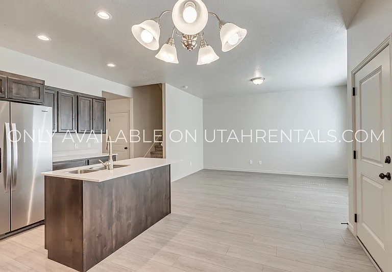 793 N 2560 E — Photo 7