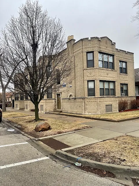 9051-9055 S. Ada Street - 1N — Photo 2