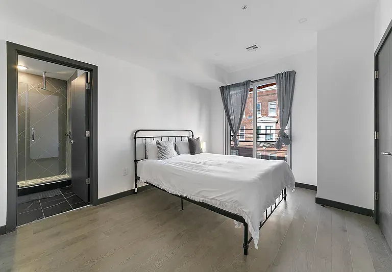441 N 35th St #3R — Photo 8