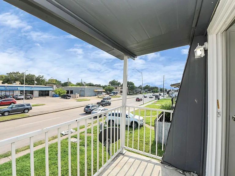 12068 Beechnut St #C — Photo 32