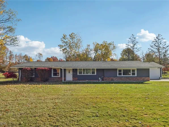 24 E Bel Meadow Ln, Chagrin Falls, OH 44022