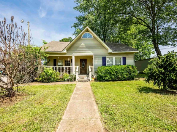 91 E 2nd St, Parsons, TN 38363