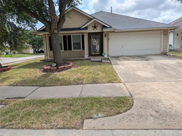 19822 River Breeze Dr, Tomball, TX 77375