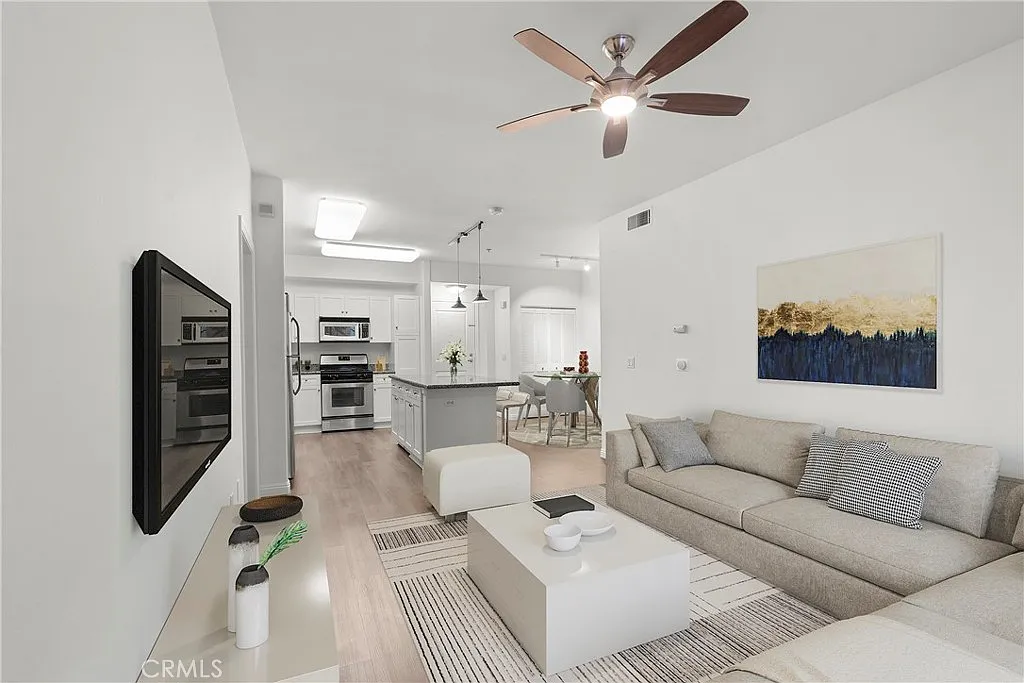 2 bed, 1042 sqft, $3,050 — Photo 1