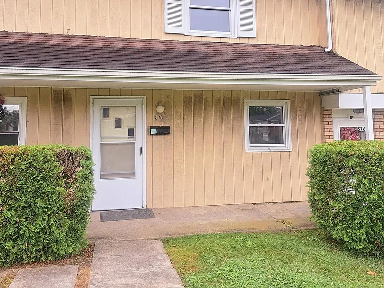 578 Caddy Dr — Photo 2