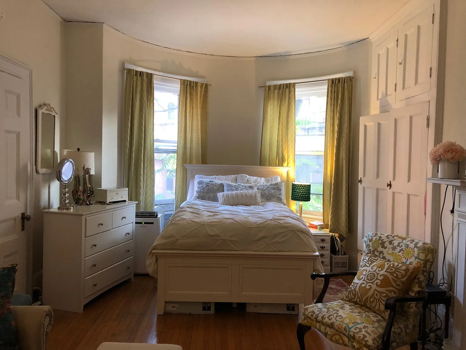Studio, $2,850 — Photo 2