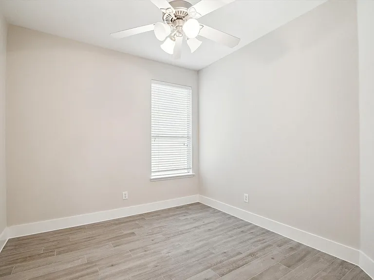 22035 Holly Branch Dr — Photo 6
