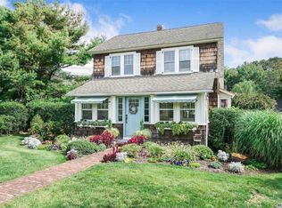 9 N Howells Point Rd, Bellport, NY 11713