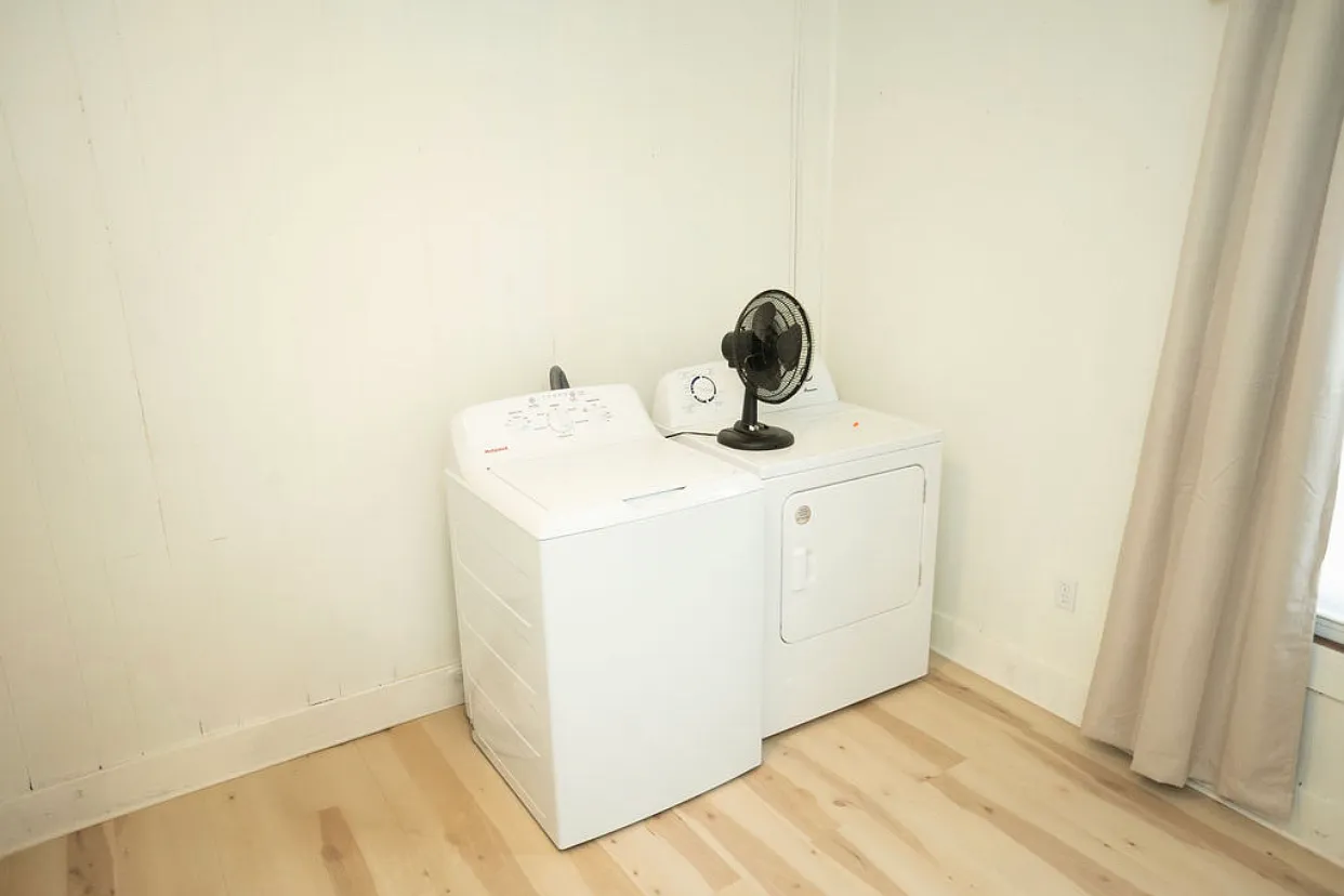 2 bed, 900 sqft, $2,000 — Photo 2