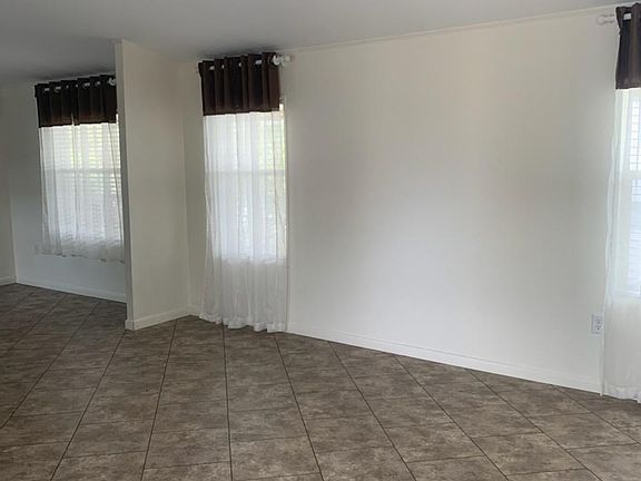 3rd image of 922 Ewe Ln