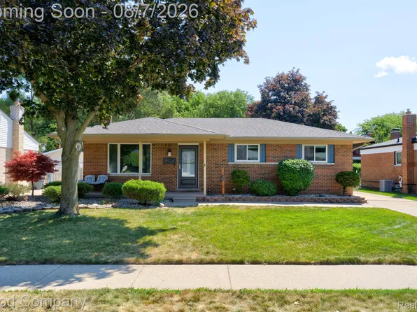 8926 Independence Dr, Sterling Heights, MI 48313