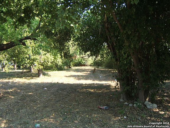 3rd image of 1811 Burleson