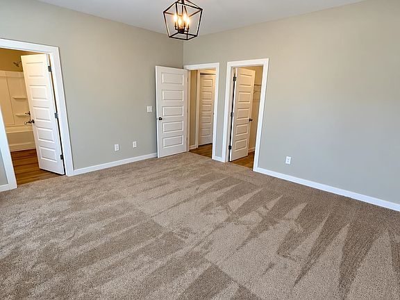4th image of 2120 Sullivan Dr