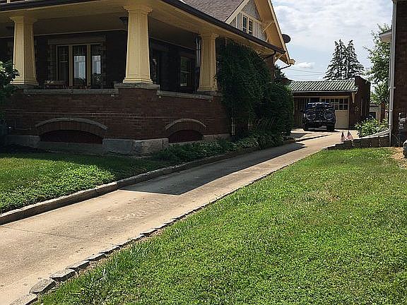2nd image of 605 Hayes Ave
