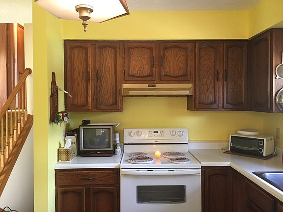 5th image of 586 Dorchester Dr
