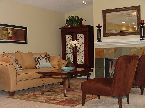 4th image of 2425 Hughes Dr