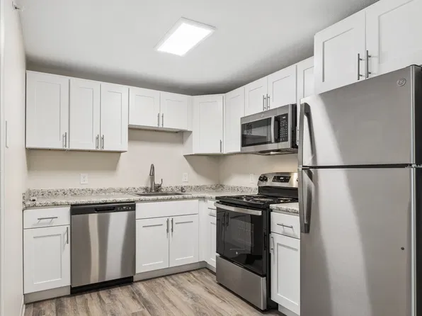 Country Brook Apartments, 68 Hemingway Dr #94-90, Rochester, NH 03839