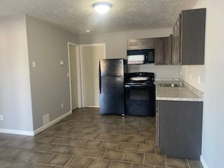 1736 Hitching Post Ln — Photo 41