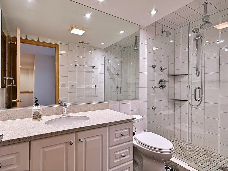2360 N Drury Ln — Photo 24