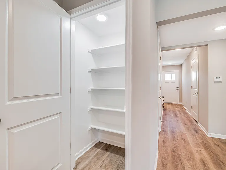 601 E Mason St #B — Photo 6