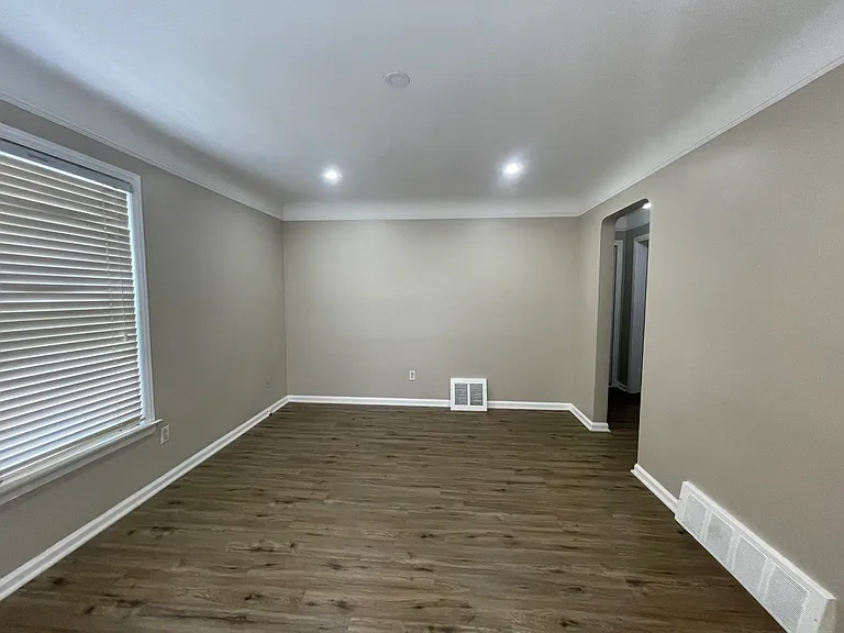 24410 Colgate St — Photo 4