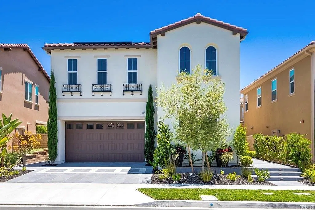 4 bed, 2870 sqft, $6,800 — Photo 1