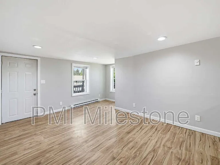 116 S High St — Photo 9