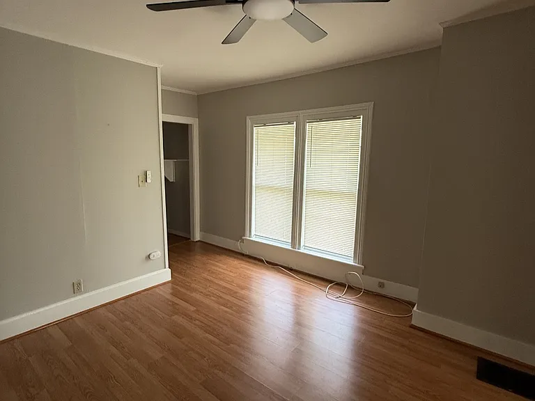 20 Rowley St #R — Photo 3