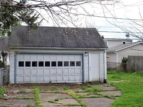 3rd image of 13915 Tyler Ave