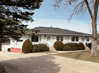 2418 Johnson Ave NW, Cedar Rapids, IA 52405