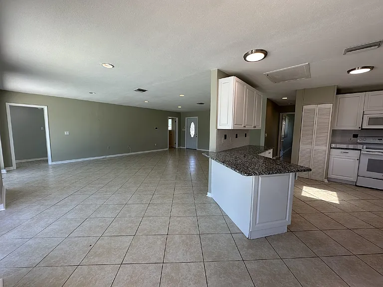 835 Conreid Dr NE — Photo 7