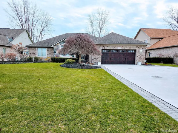 1535 S John Paul Ct, Oxford, MI 48371