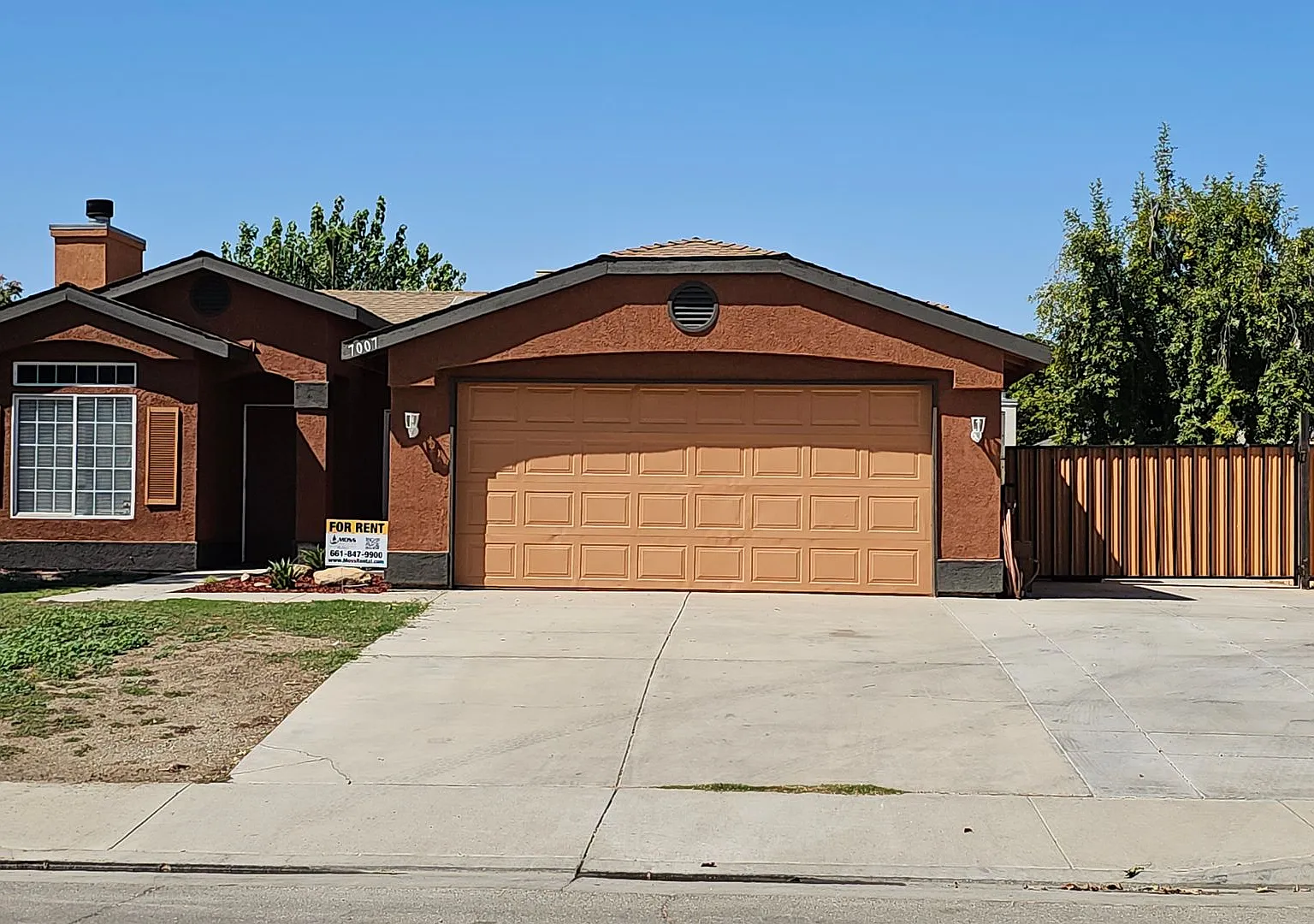 3 Bed 2 Bath Home in SW Bakersfield — Photo 1