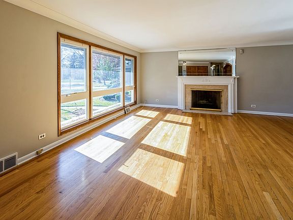 5th image of 49 Deerpath Ln