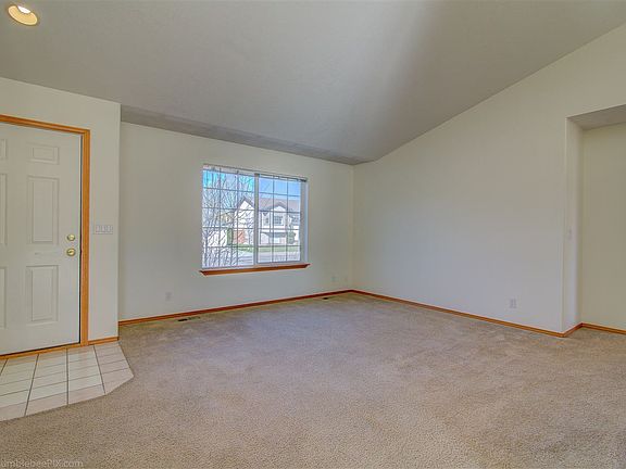4th image of 1922 N Hodges Ln