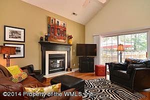 3rd image of 3860 Cromwell Ln